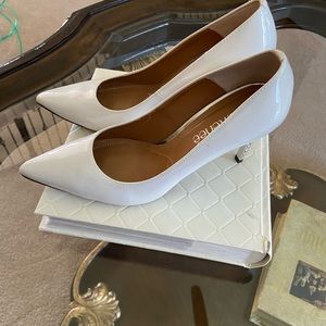 J Renee white heels 7.5 excellent condition.